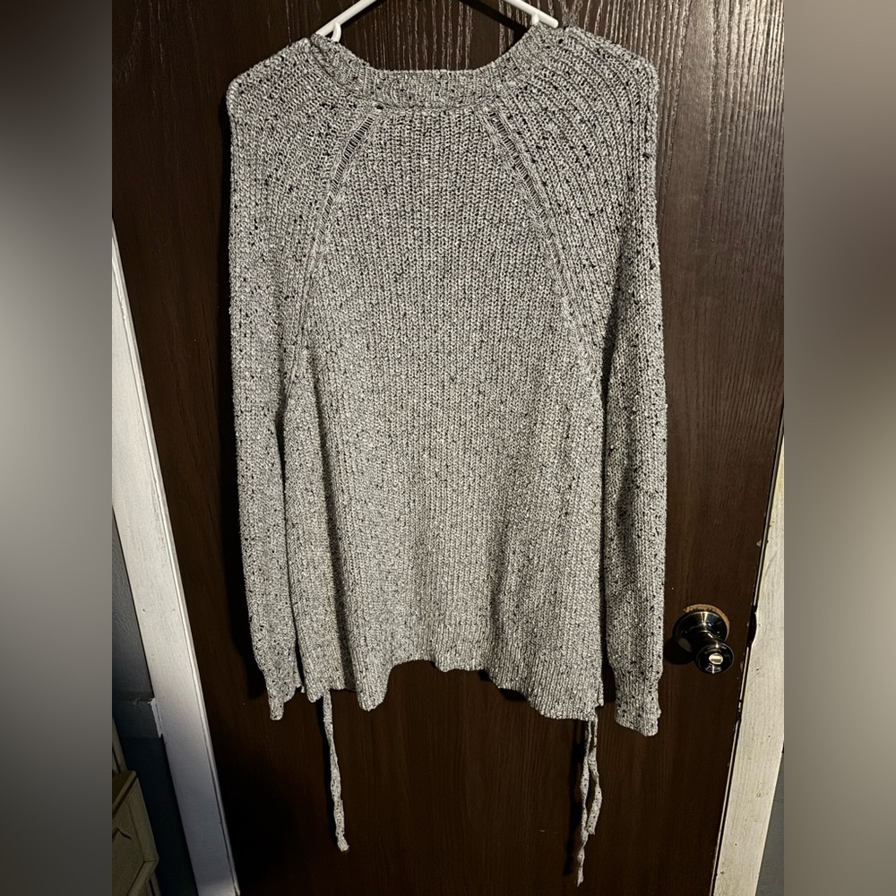 FALLS CREEK. Sweater/cardiganan. Light gray with speckles as detail. Size XL.